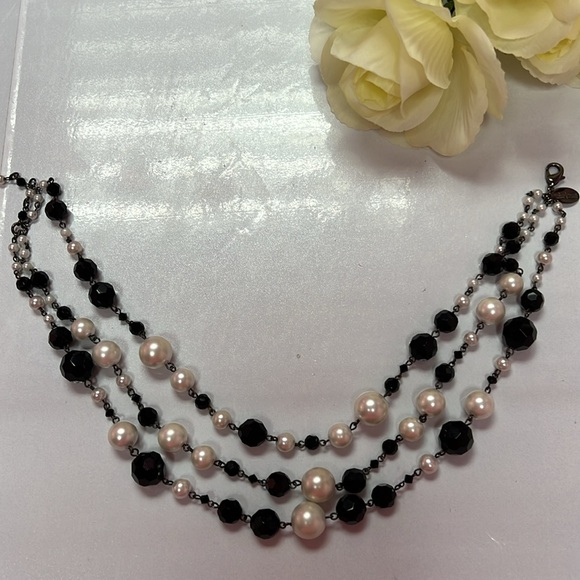 🖤WHITE HOUSE BLACK MARKET PEARL & BLACK 3 STEAND ADJUSTABLE 17” NECKLACE 🖤 - Picture 7 of 14